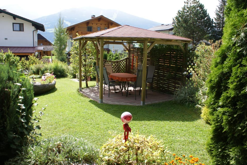 BBQ facilities, Garden, Seating area