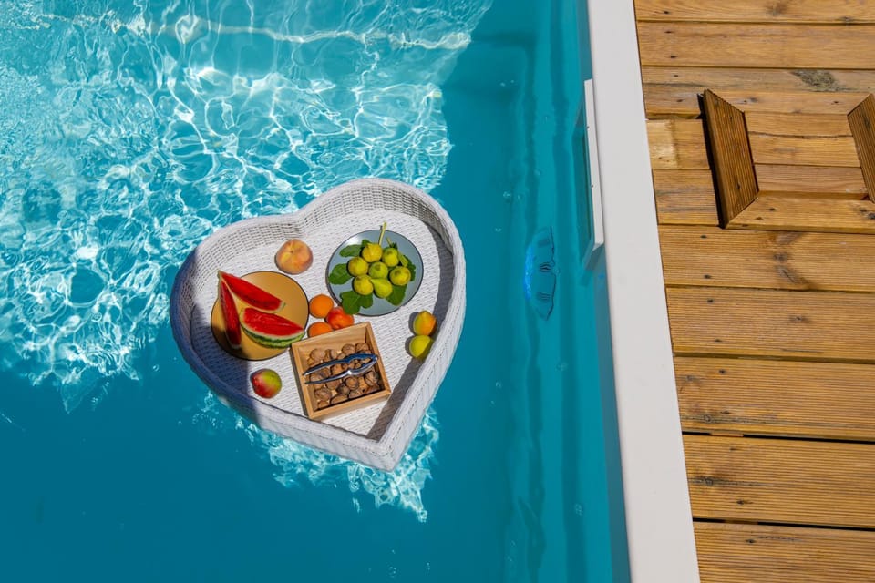 Food and drinks, Swimming pool, Breakfast