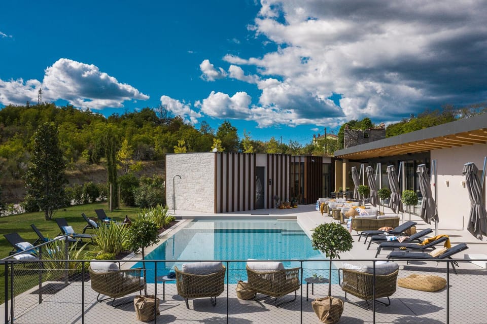 Property building, Natural landscape, Garden, Swimming pool, sunbed