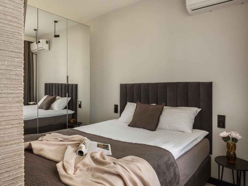 URBAN APARTMENTS Opolska 10 No 69 - Balcony - Air Condition - Rooftop Garden -Free Garage Apartment in Poland