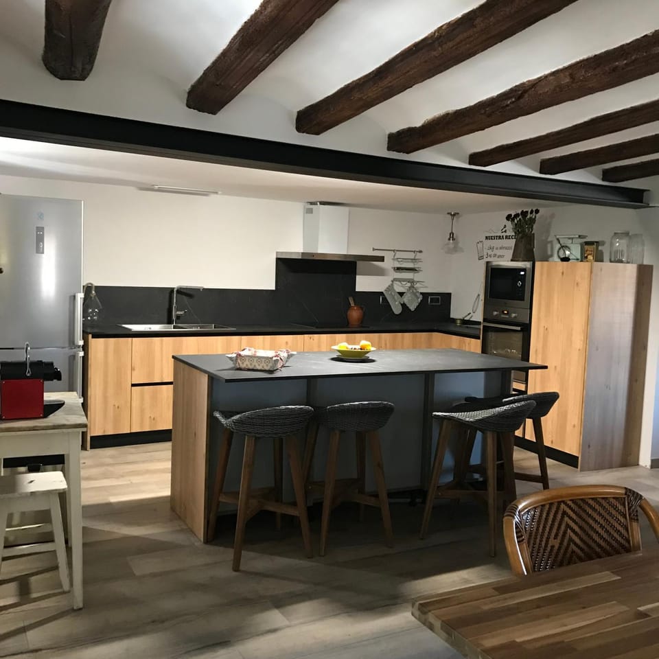 Kitchen or kitchenette, minibar, pet friendly, stove