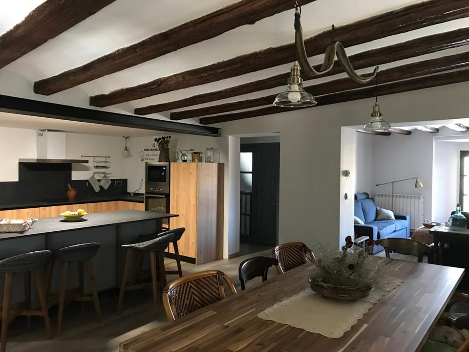 Kitchen or kitchenette, Seating area, Dining area