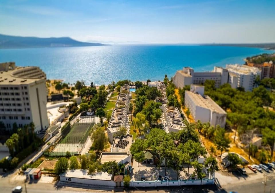 Property building, Natural landscape, Bird's eye view, Beach, Sea view, Location