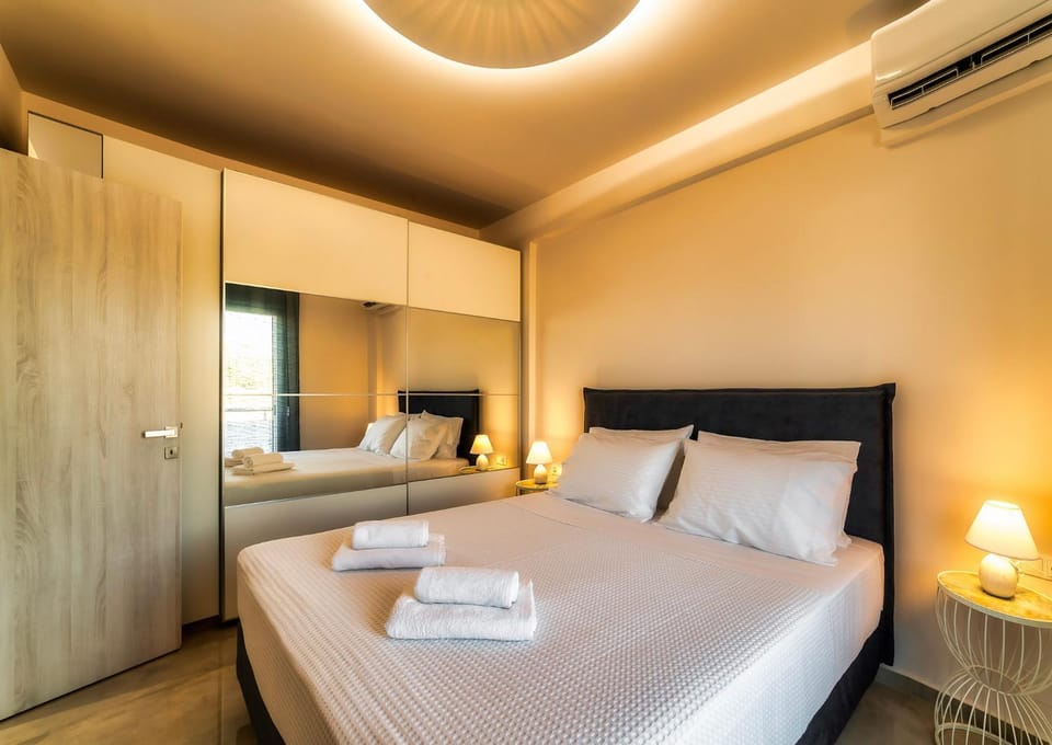 Bed, TV and multimedia, Bedroom, towels, wardrobe, air conditioner