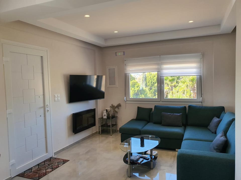 TV and multimedia, View (from property/room), Living room, Seating area, Evening entertainment, internet