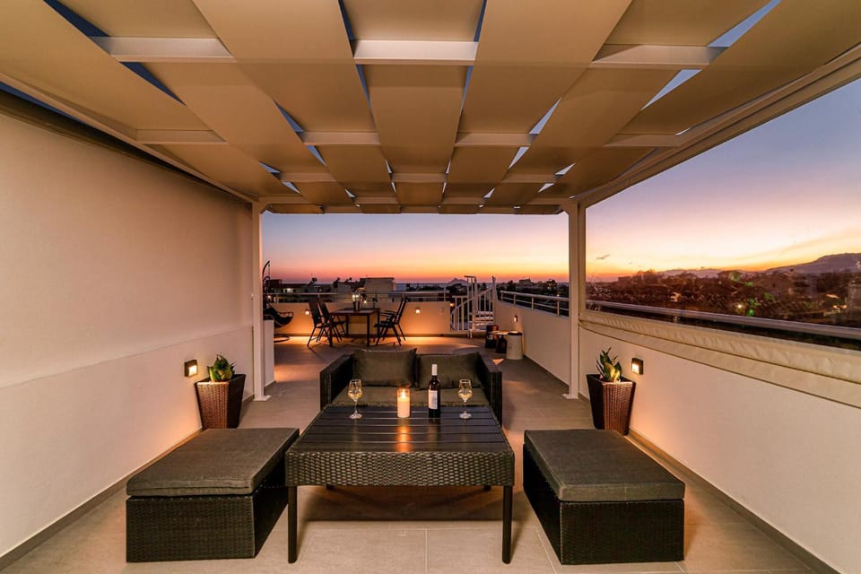 View (from property/room), Balcony/Terrace, Balcony/Terrace, Seating area, Sea view, Drinks, Sunset, internet