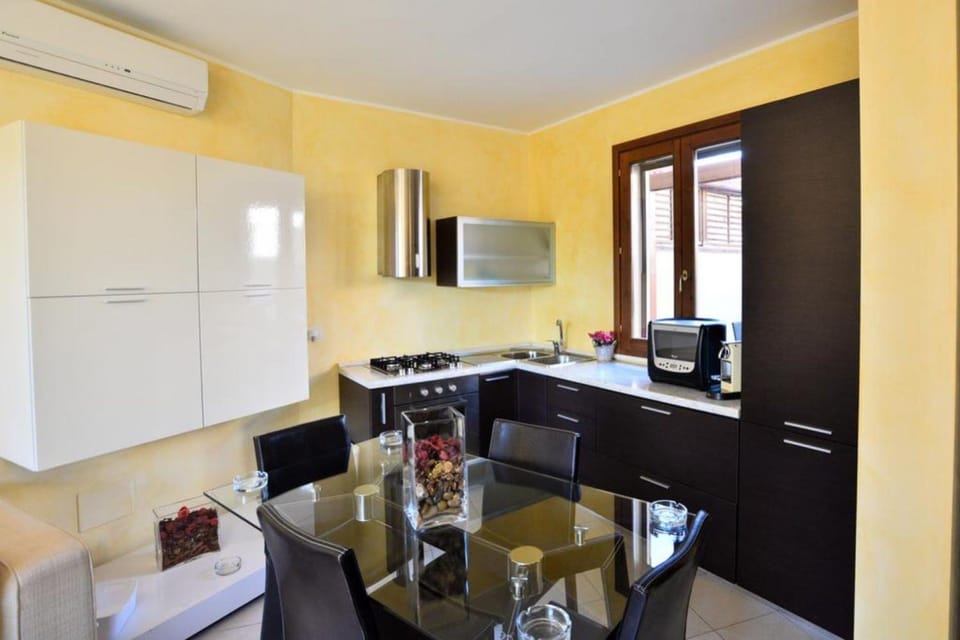 Property building, Kitchen or kitchenette, Living room