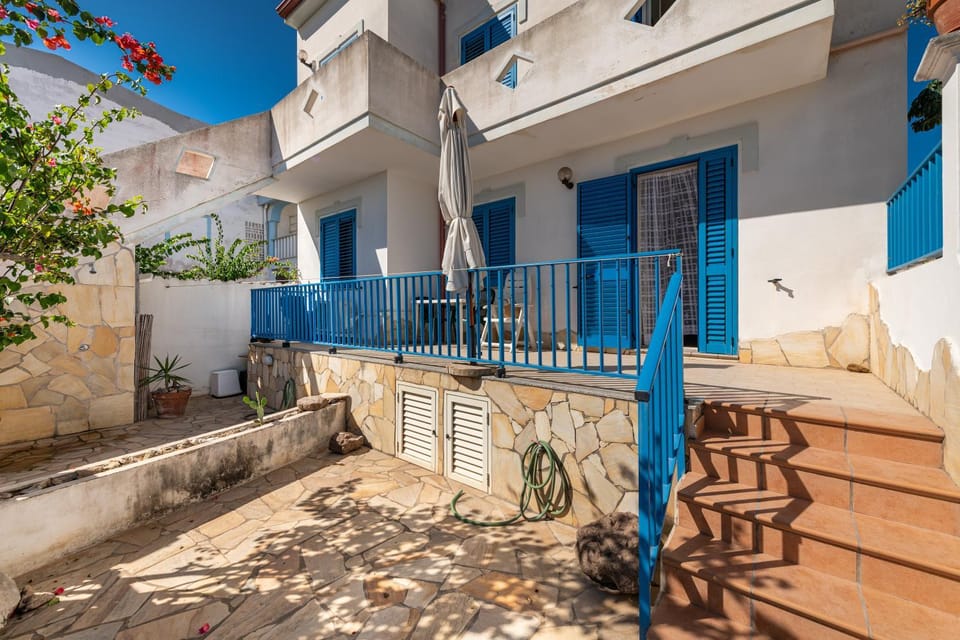 Casa Vacanze 21 Aprile - T House in Calasetta