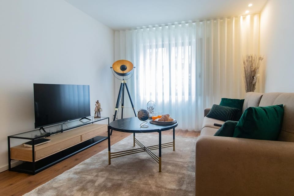 Stunning Apartment w/ Free Parking by LovelyStay Apartment in Porto