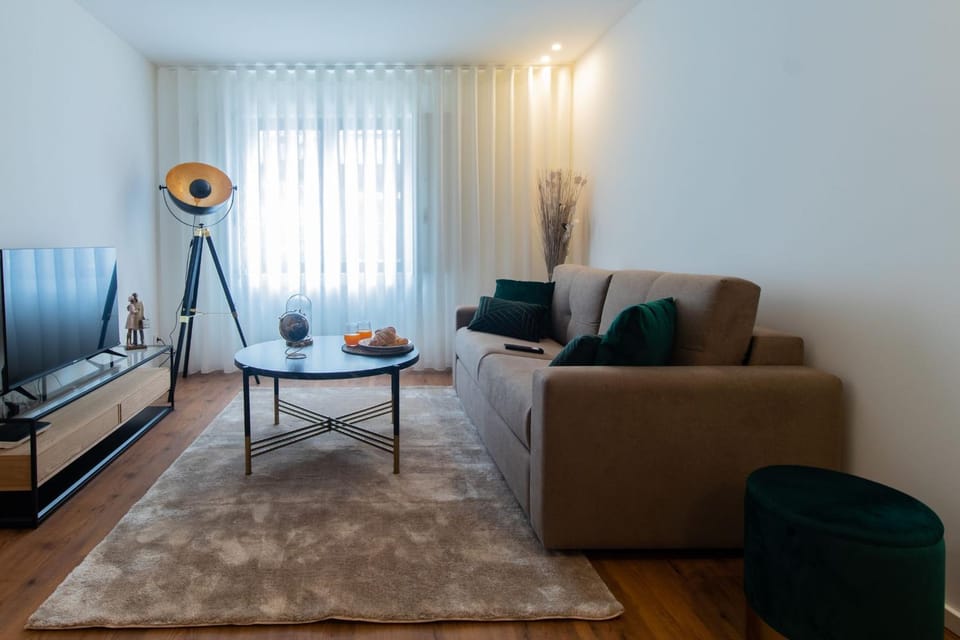 Stunning Apartment w/ Free Parking by LovelyStay Apartment in Porto