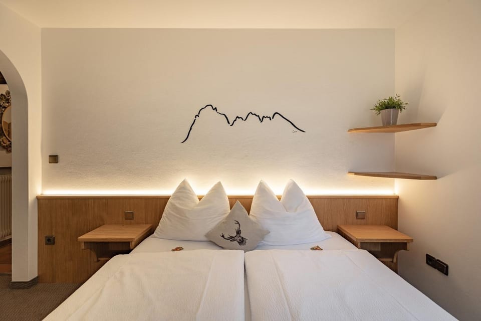 Property building, Bed, Bedroom, wardrobe