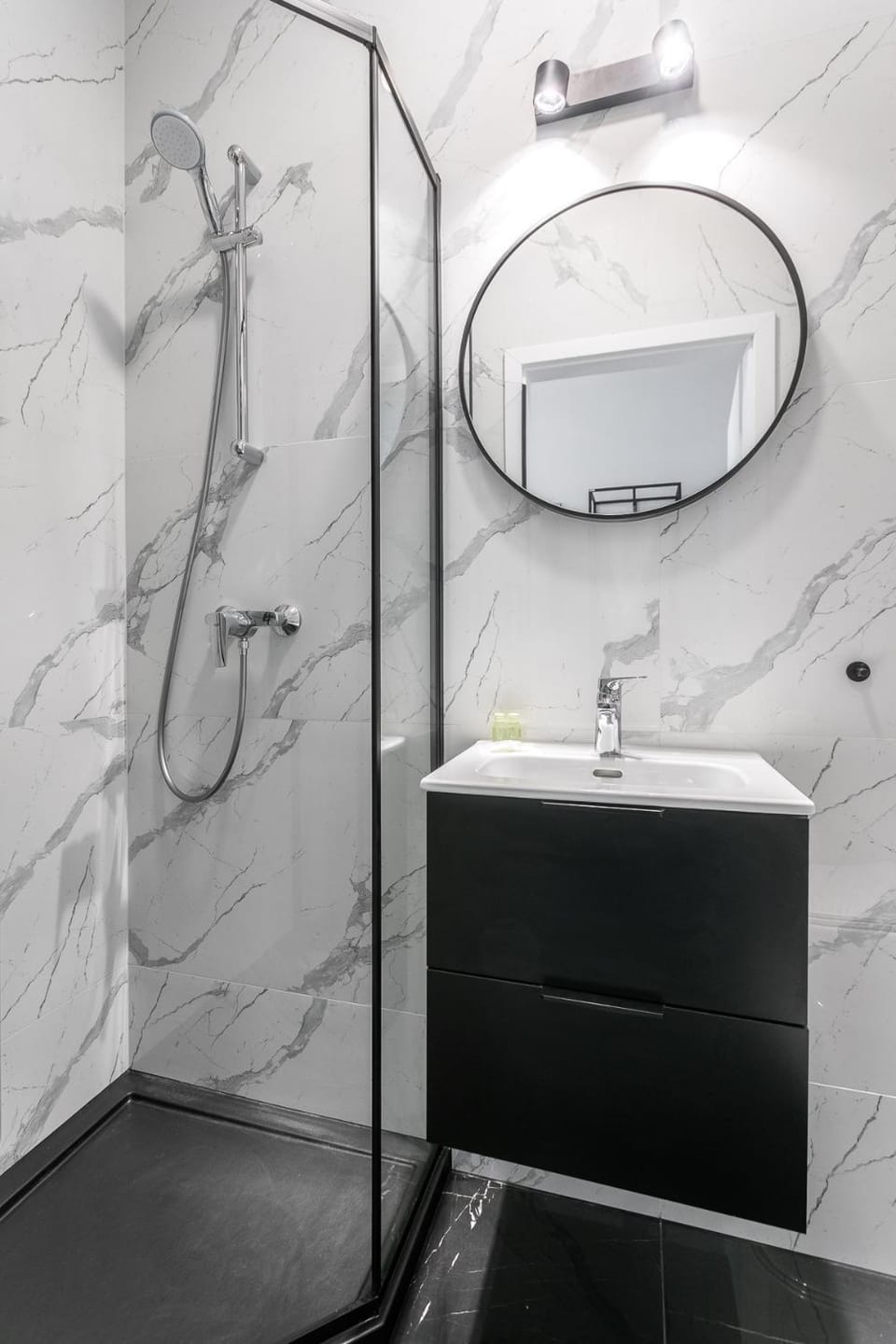Shower, Bathroom, Windsurfing