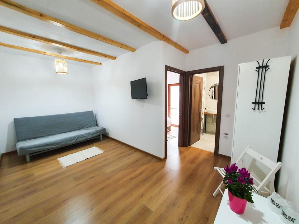 Shower, Toilet, Bed, BBQ facilities, Garden, Bathroom, TV and multimedia, Balcony/Terrace, Dining area, Garden view, heating, internet, locker, oven, towels