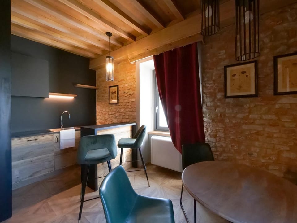 Seating area, Dining area