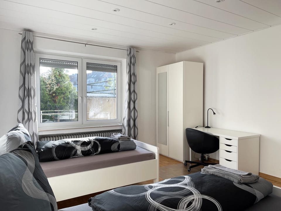 Bed, Living room, Photo of the whole room, Seating area, Bedroom