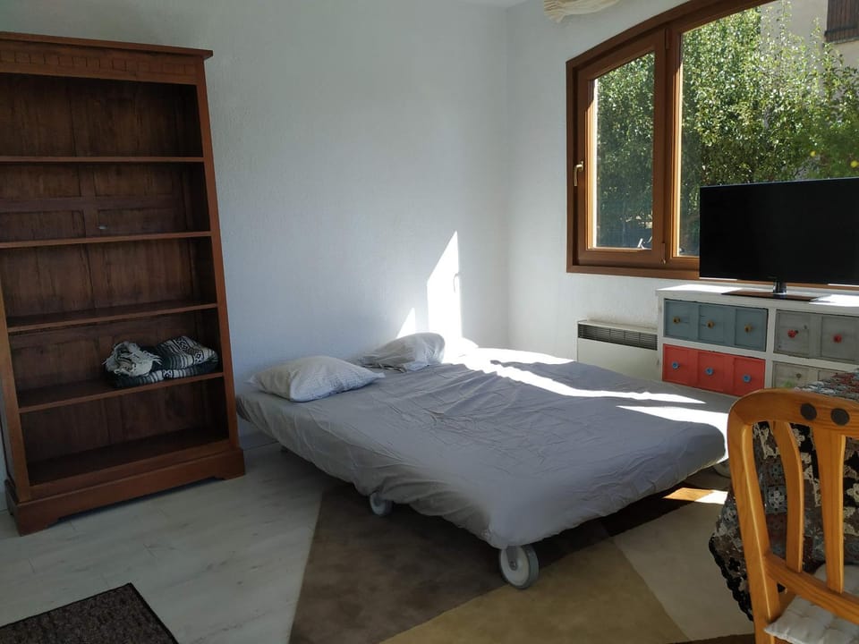Communal lounge/ TV room, Bed