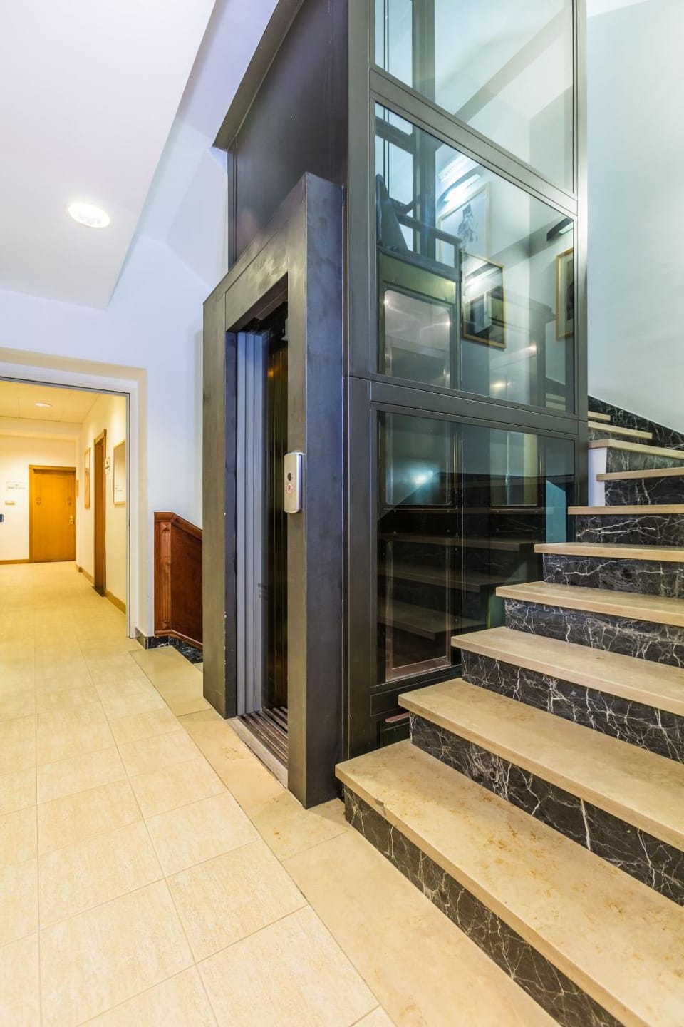 Area and facilities, elevator