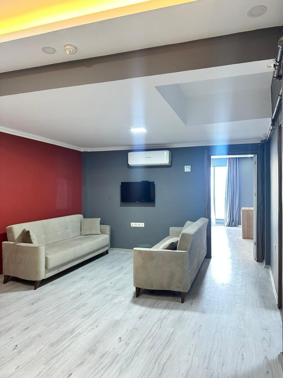 TV and multimedia, Living room, Seating area, Evening entertainment
