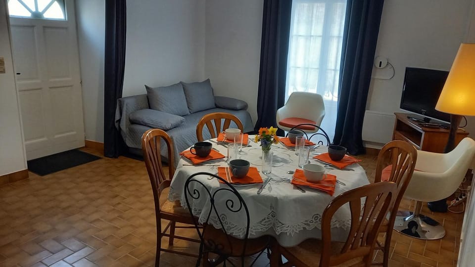 Gite Montreuillais 4 personnes au rez-de-chaussée Apartment in Pays de la Loire