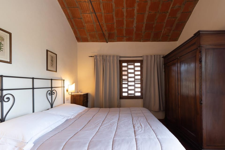 Property building, Living room, Bedroom