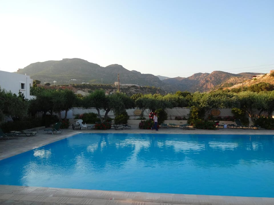 Swimming pool, Swimming pool
