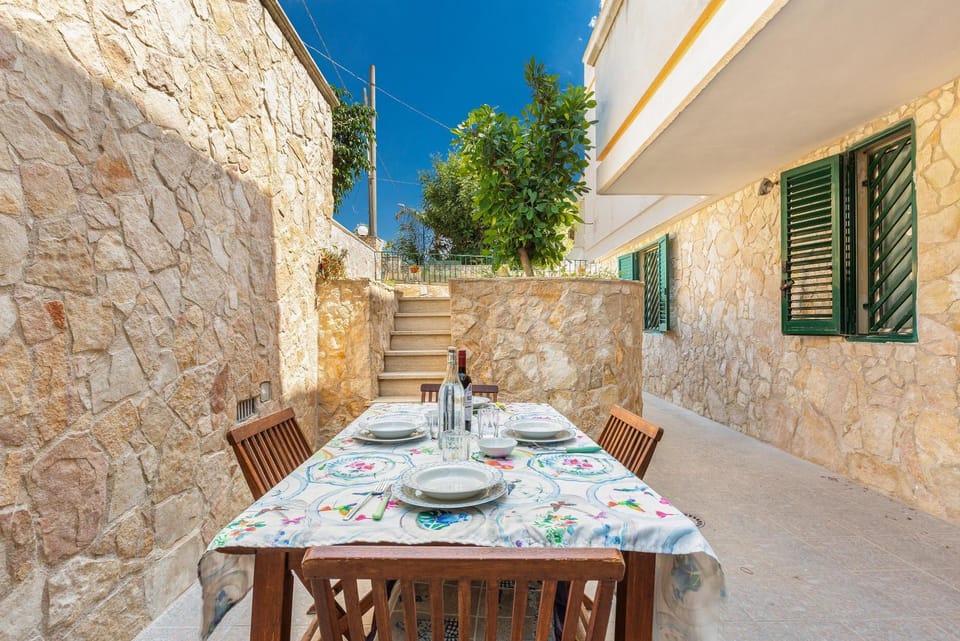 Patio, Dining area