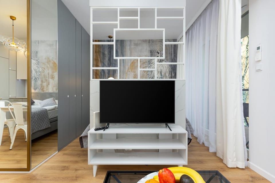 Bed, TV and multimedia, Living room, Photo of the whole room, Seating area, Evening entertainment, Bedroom, towels