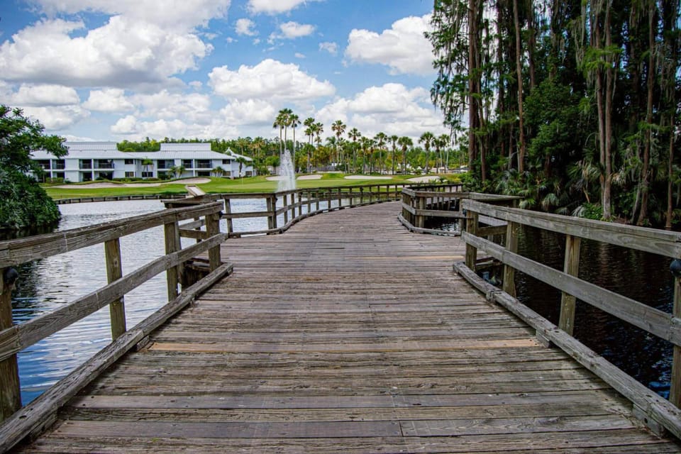 Lavish Living ~ Ground Floor Corner Unit House in Wesley Chapel