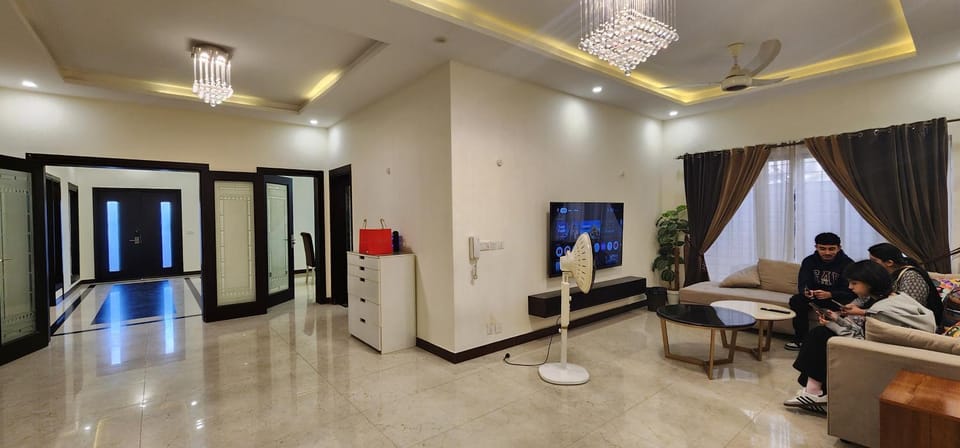 Communal lounge/ TV room, TV and multimedia, Living room, Seating area