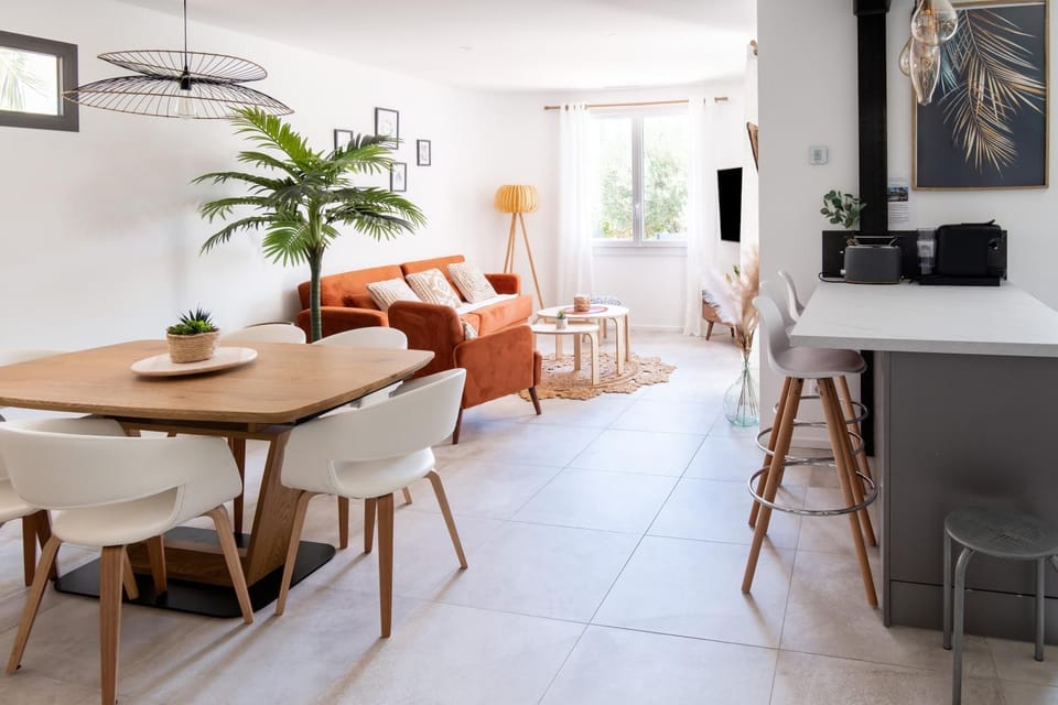 Living room, Dining area