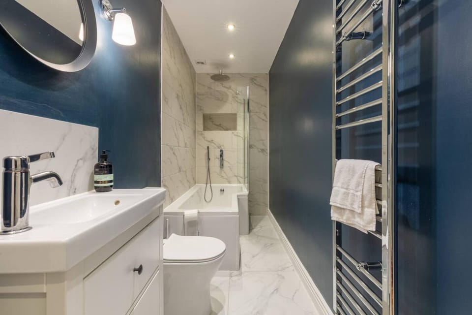 Stylish 1 Bedroom Flat in Fulham with Patio Apartment in London