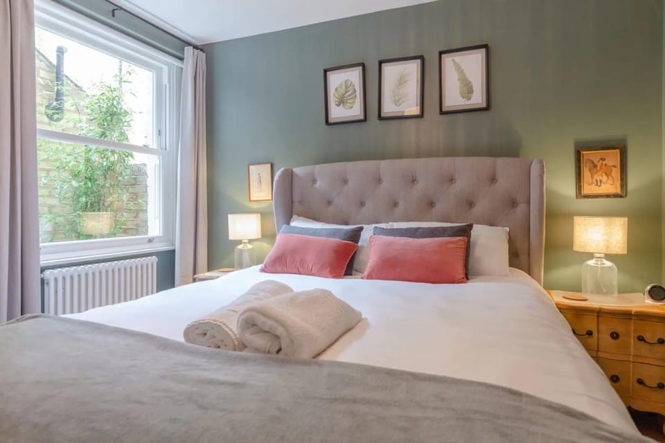 Stylish 1 Bedroom Flat in Fulham with Patio Apartment in London