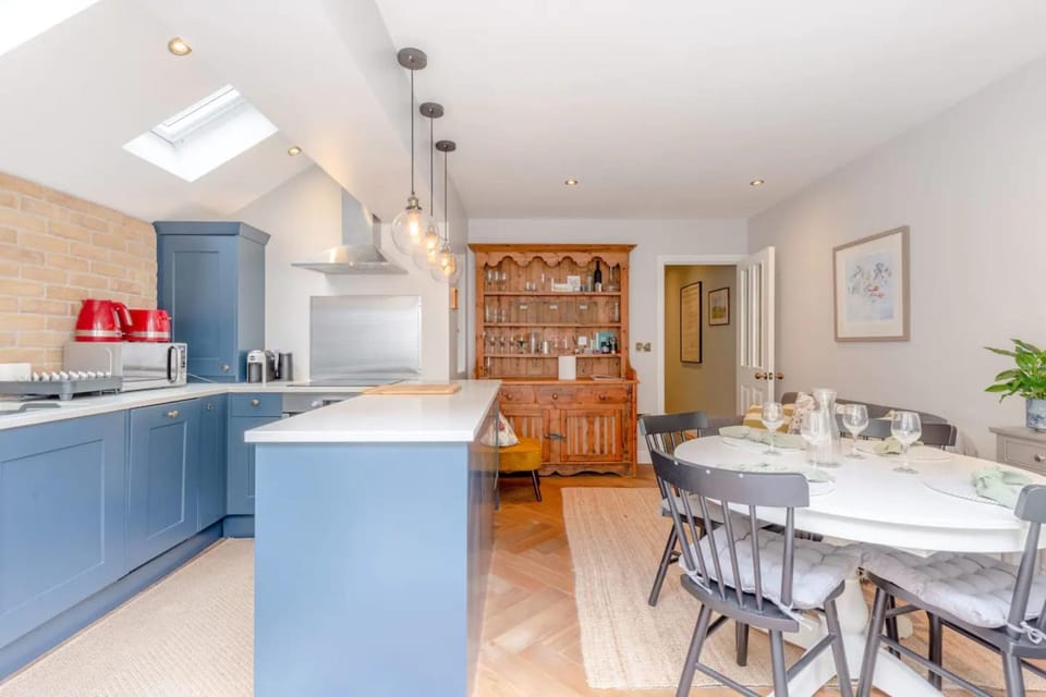 Stylish 1 Bedroom Flat in Fulham with Patio Apartment in London