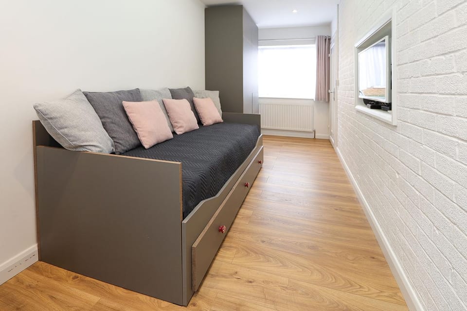 TV and multimedia, Living room, Seating area