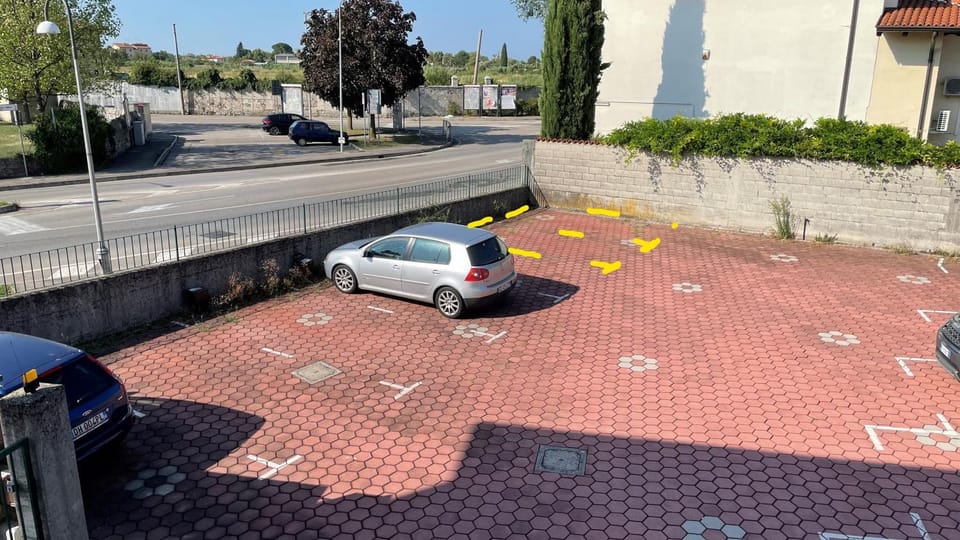 Day, Neighbourhood, Street view, Parking