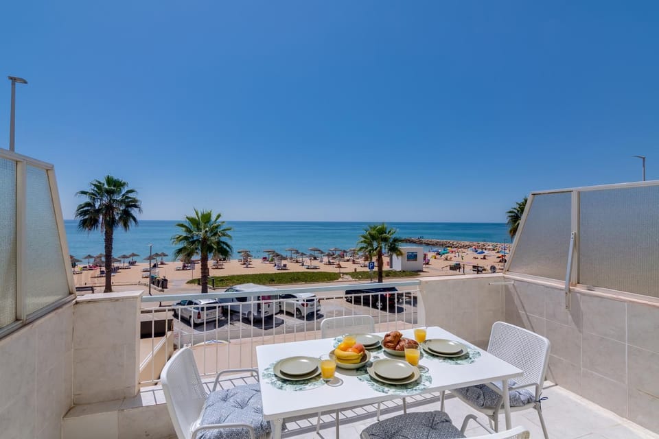Patio, Day, View (from property/room), Balcony/Terrace, Food and drinks, Dining area, Beach, Sea view