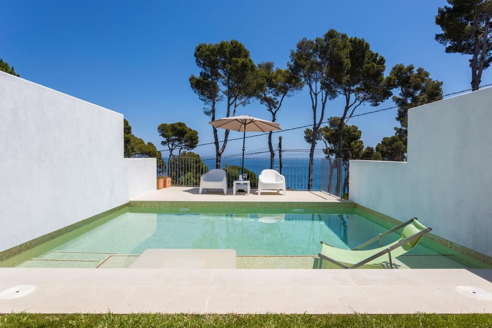 Pool view, Sea view, Swimming pool, sunbed