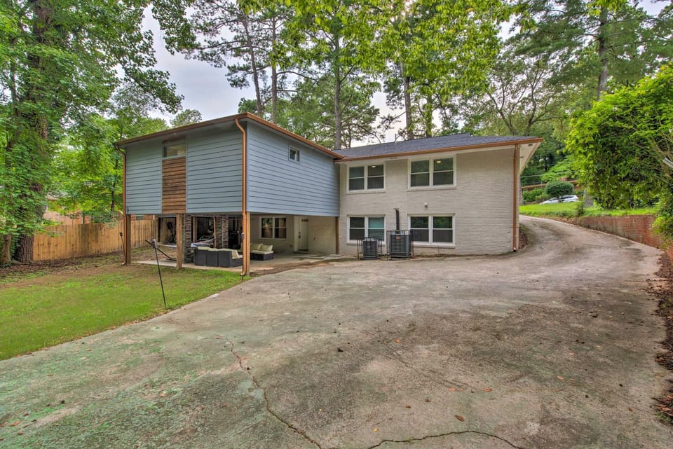 5 Mi to Mercedes-Benz Stadium: Stylish ATL Retreat Apartment in Atlanta