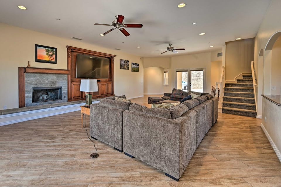 Luxe Vista Getaway with Private Pool and Hot Tub! House in Vista