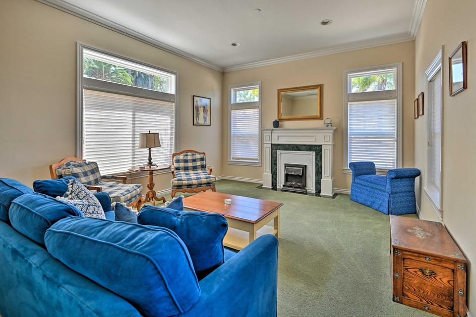 Luxe Vista Getaway with Private Pool and Hot Tub! House in Vista