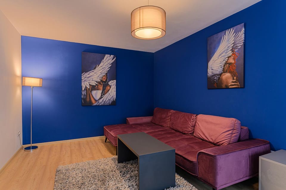 Communal lounge/ TV room, TV and multimedia, Living room, Photo of the whole room, Decorative detail, Decorative detail, Seating area