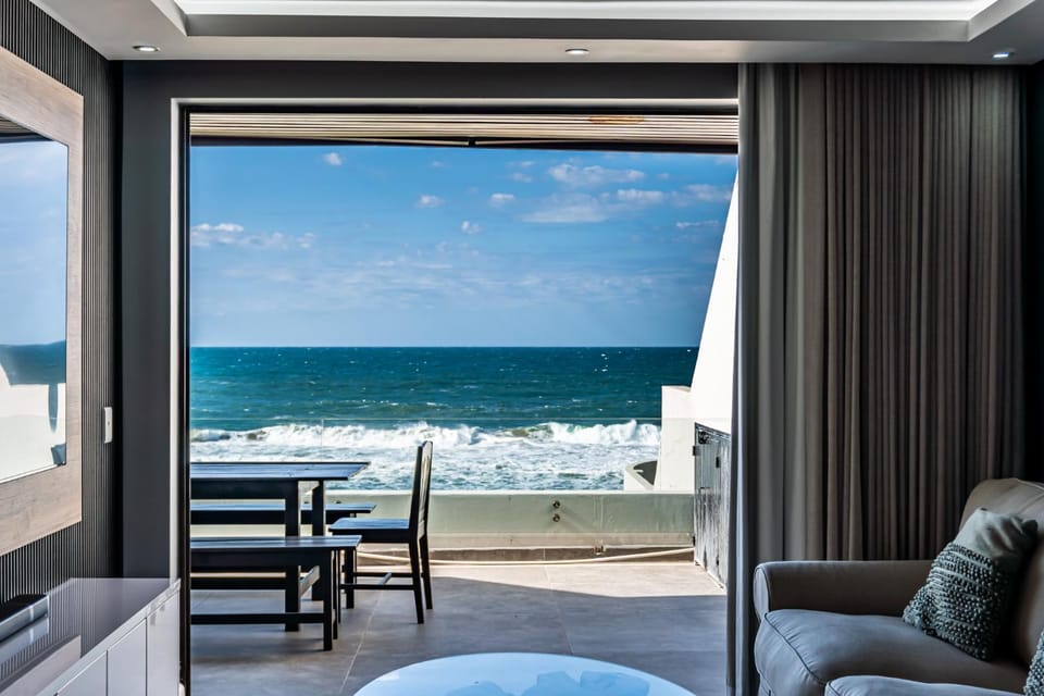Luxurious 3 bedroom beach front apartment Apartment in Dolphin Coast