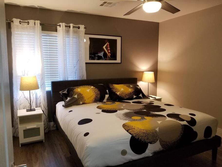 A - Fully remodeled and professionally decorated Apartment in Spring Valley