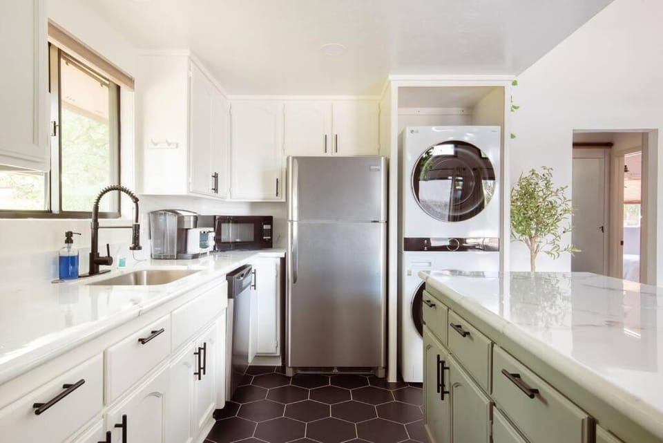Kitchen or kitchenette, dishwasher, minibar, oven, pet friendly, stove
