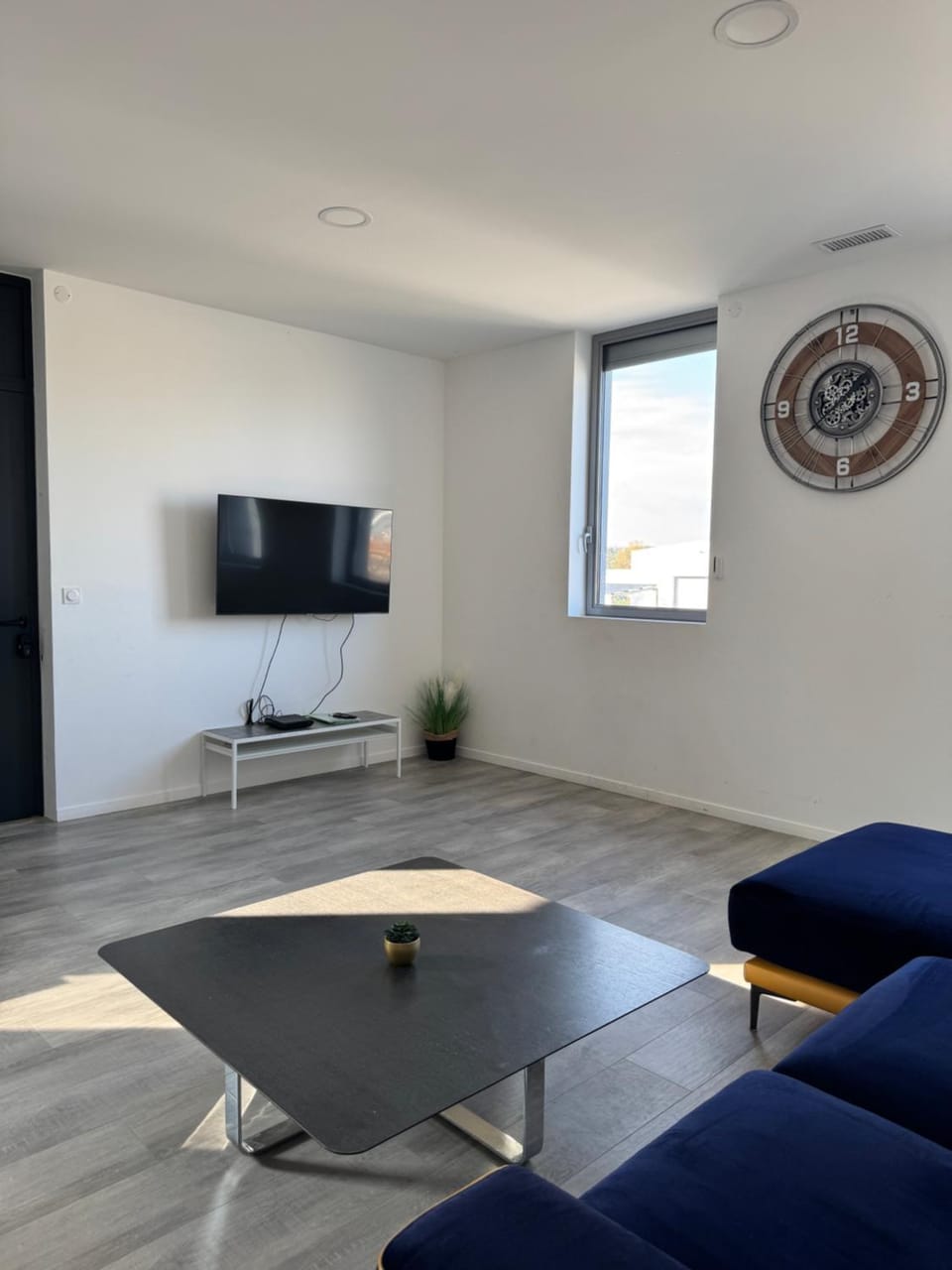 Communal lounge/ TV room, TV and multimedia, Living room, Seating area