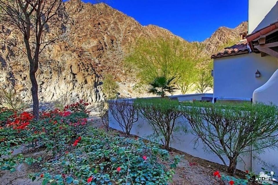 Property building, Spring, Natural landscape, Garden, Balcony/Terrace, Garden view, Mountain view