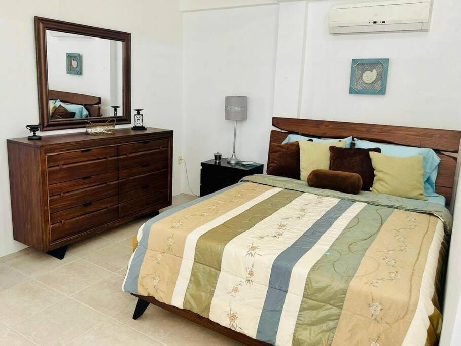 Bed, Photo of the whole room, Bedroom, wardrobe, air conditioner