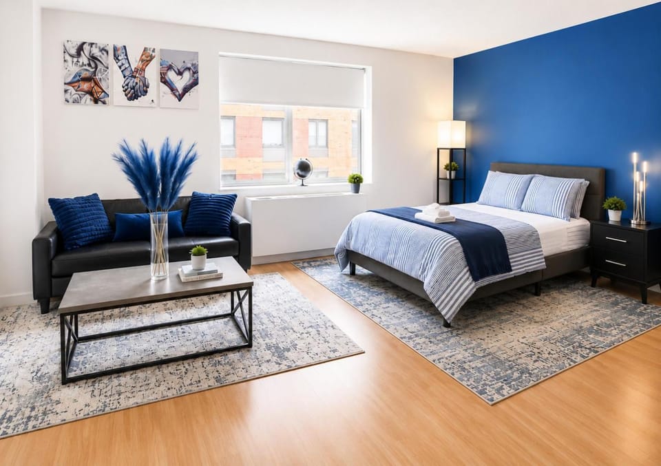 Photo of the whole room, Bedroom