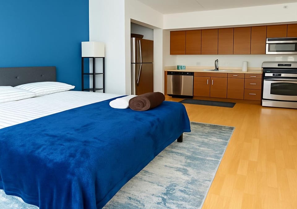 Bed, Kitchen or kitchenette, Photo of the whole room, Bedroom, stove