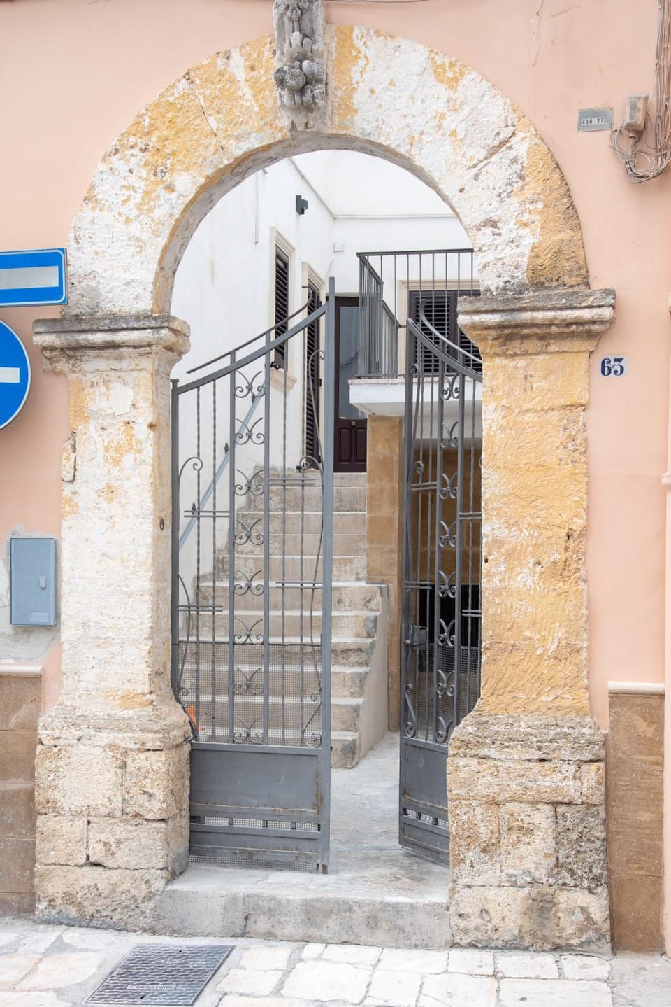 Facade/entrance